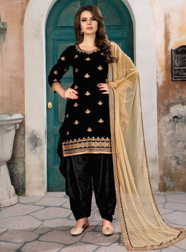 Isha Rikhi in Black Blazer Outfit - Celebrity Clothing | Charmboard