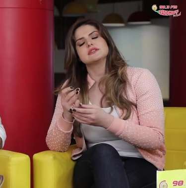 Celebrity Hairstyle of Zareen Khan from Up close and spooky, Radio Mirchi,  2018 | Charmboard