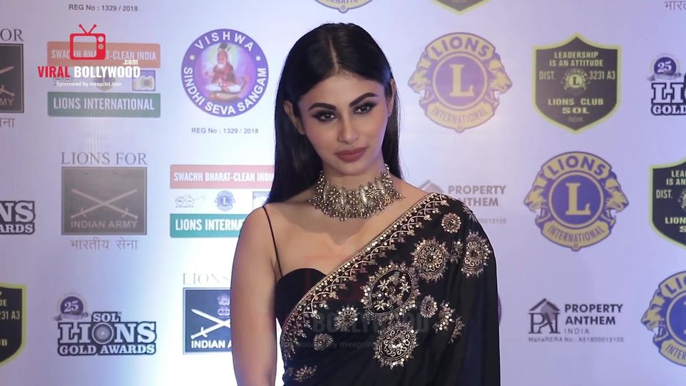 Celebrity Hairstyle of Mouni Roy from Bollywood On Rajkumar Hirani Mee2  Controversy, Viral Bollywood, 2019 | Charmboard