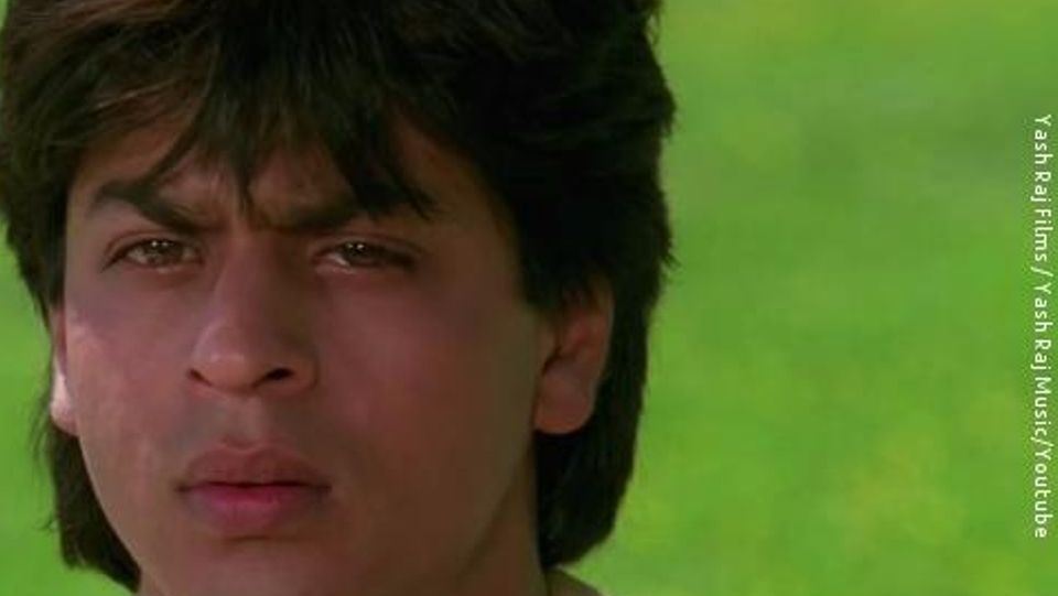 Shah Rukh Khan - Celebrity Style in Ho Gaya Hai Tujhko, Dilwale Dulhania Le  Jayenge, 1995 from Ho Gaya Hai Tujhko. | Charmboard