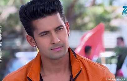 Ravi Dubey in White Jacket Outfit - Celebrity Clothing | Charmboard