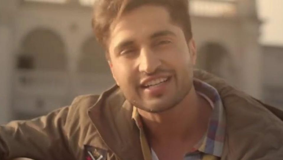 Jassi Gill - Celebrity Style in Guitar Sikhda, Single, 2017 from Guitar  Sikhda. | Charmboard