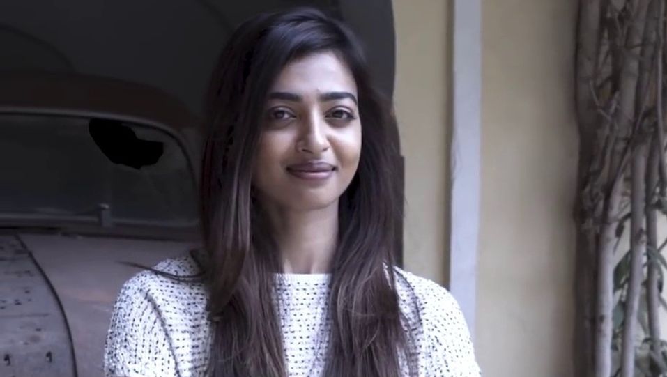 Radhika Apte in Grey Jeans Outfit - Celebrity Clothing | Charmboard