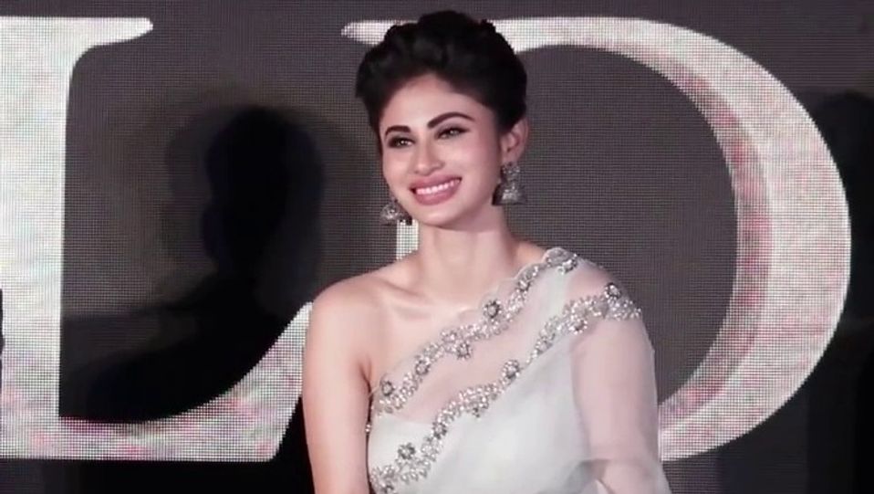 Celebrity Makeup of Mouni Roy from Akshay Kumar And Mouni Roy\'S Funny  Moments, Gold Music, 2018 | Charmboard