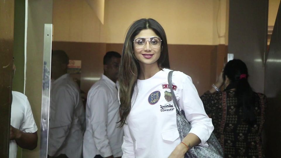 Actors Name Age, Wiki, Height, Birth Place, Career Details - Stunning Bollywood  Actress Shilpa Shetty With Mother Sunanda Shetty Was Spotted At Pvr,  Bollywood hungama, 2019 | Charmboard