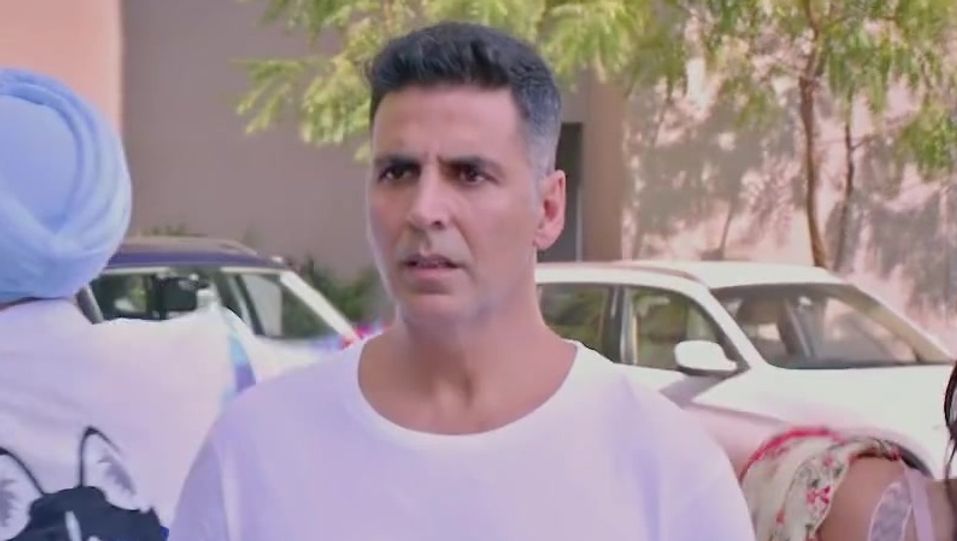 Akshay Kumar in Blue Shorts Outfit - Celebrity Clothing | Charmboard