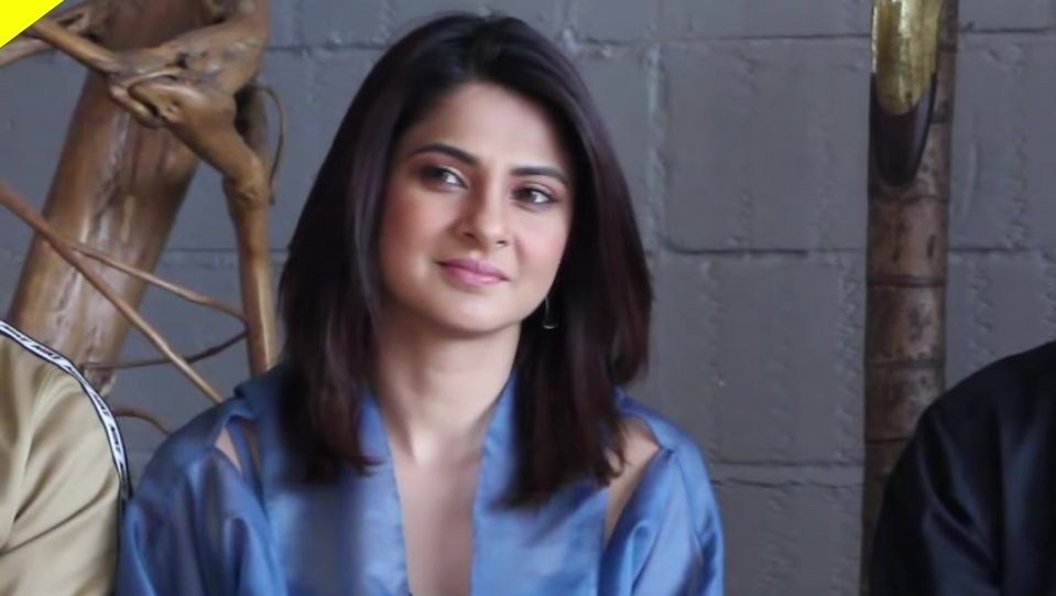 Celebrity Hairstyle of Jennifer Winget from Interview, IWMBuzz, 2020 |  Charmboard